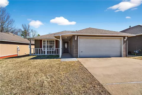 1013 E St, Rogers, AR 72756
