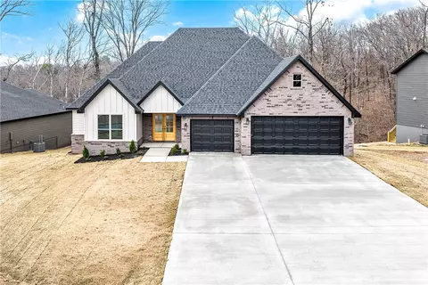 10 York Dr, Bella Vista, AR 72714