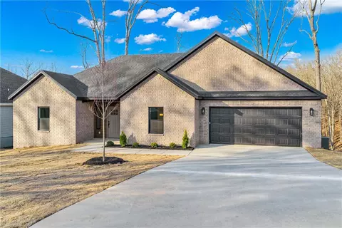 4 Bridlington Dr, Bella Vista, AR 72714
