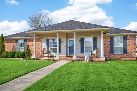 410 N 37th Pl, Rogers, AR 72756