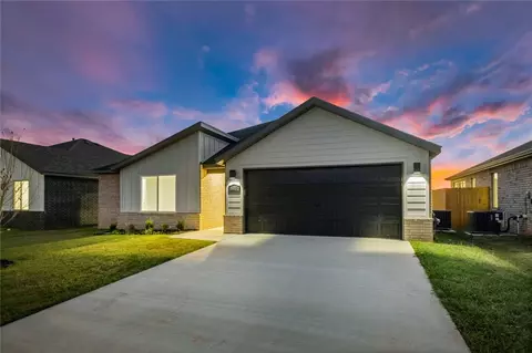 6401 NW Harley St, Bentonville, AR 72713