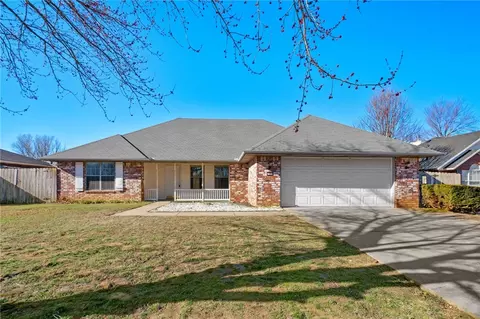 124 Bluff Dr, Lowell, AR 72745