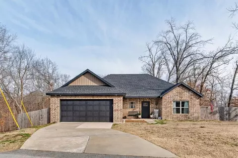 2 Munster Dr, Bella Vista, AR 72715
