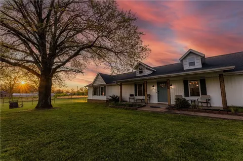 9248 E Mcnelly Rd, Bentonville, AR 72712