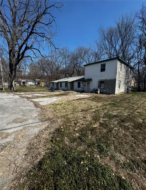 501 Walnut St, Siloam Springs, AR 72761