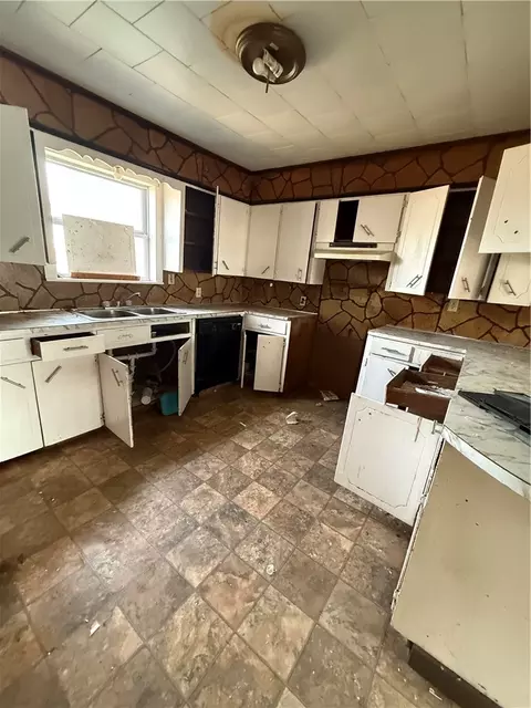 Kitchen - 1102 Olive St, Scranton, AR 72863 photo 2 of 2