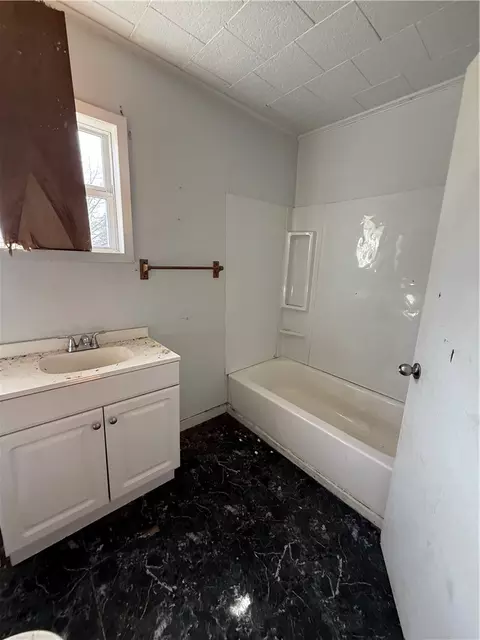 Bath - 1102 Olive St, Scranton, AR 72863 photo 2 of 4