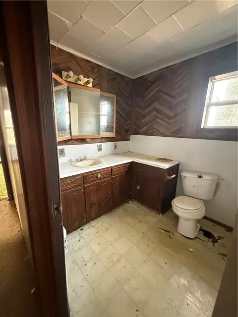 Bath - 1102 Olive St, Scranton, AR 72863 photo 3 of 4