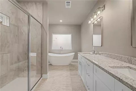 2 Celtic Ln, Bella Vista, AR 72714