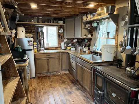 Kitchen - 39 Meadow Ridge Ln, Harrison, AR 72601 photo 1 of 1