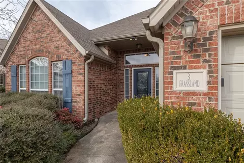 3 NE Grassland Ct, Bentonville, AR 72712