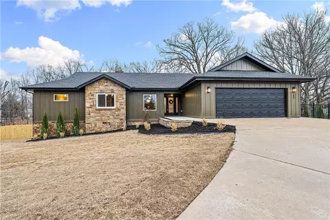 1 Bankfoot Dr, Bella Vista, AR 72715