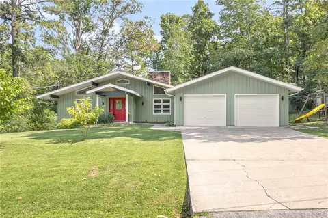 8 Grisham Dr, Bella Vista, AR 72715
