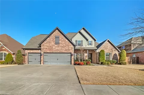 6219 S 28th St, Rogers, AR 72758