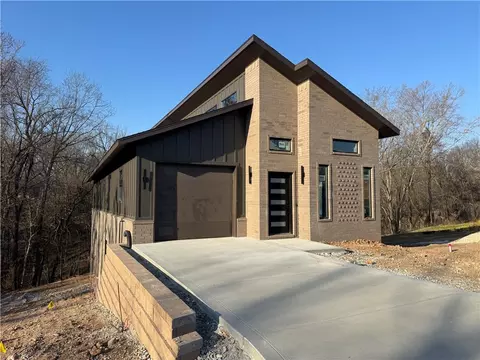 516 E Pearl St, Rogers, AR 72756