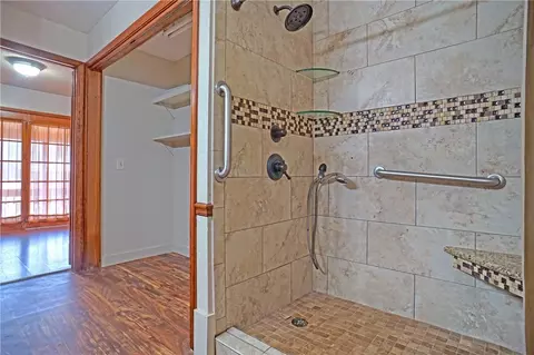 Bath - 205 Cloos Cir, Ozark, AR 72949 photo 1 of 2