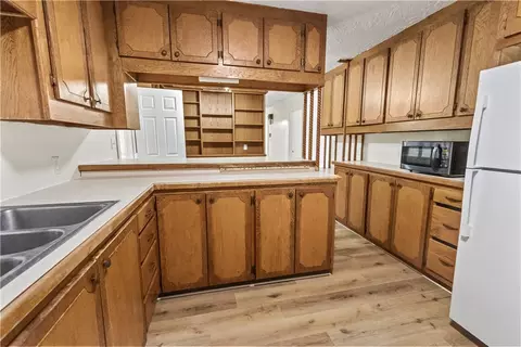 Kitchen - 704 Beverly Dr, Harrison, AR 72601 photo 3 of 3