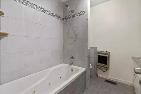 Bath - 704 Beverly Dr, Harrison, AR 72601 photo 5 of 5