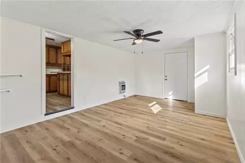 Living - 704 Beverly Dr, Harrison, AR 72601 photo 3 of 4