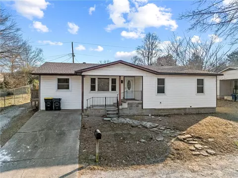 704 Beverly Dr, Harrison, AR 72601