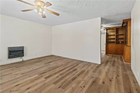 Living - 704 Beverly Dr, Harrison, AR 72601 photo 1 of 4