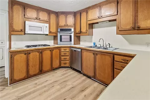 Kitchen - 704 Beverly Dr, Harrison, AR 72601 photo 1 of 3
