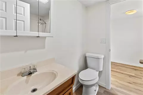 Bath - 704 Beverly Dr, Harrison, AR 72601 photo 3 of 5