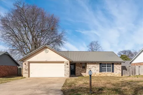 4292 Patrick St, Fayetteville, AR 72704
