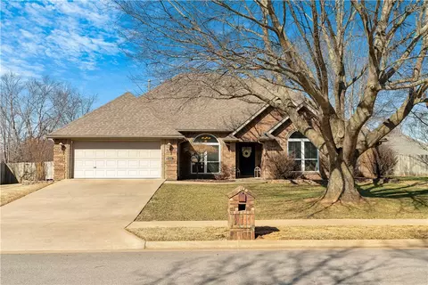6588 W Silverthorne St, Fayetteville, AR 72704