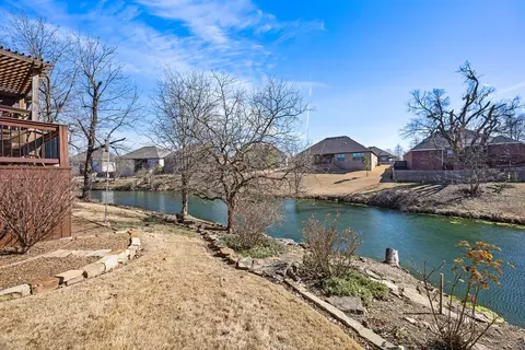 1685 S Coopers Cv, Fayetteville, AR 72701