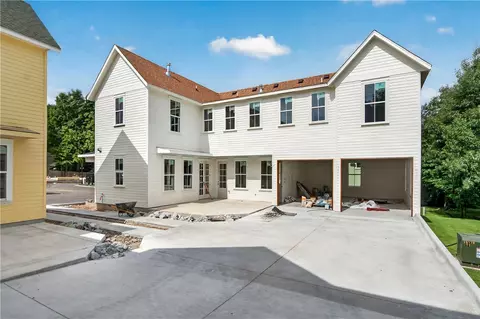 2754 E Black Walnut Cir, Fayetteville, AR 72701