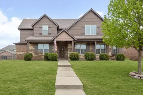2200 NE Steinbeck Dr, Bentonville, AR 72712