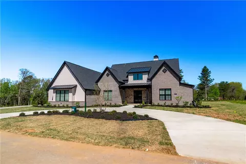 2531 N Oakland Zion Rd, Fayetteville, AR 72703