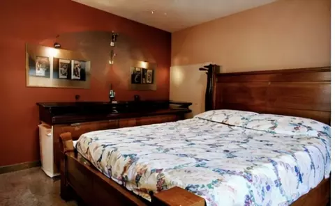 Bedroom - 9101 E State Highway 90, Pineville, MO 64856 photo 1 of 2