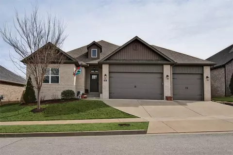 624 N Sabine Pass Rd, Fayetteville, AR 72704