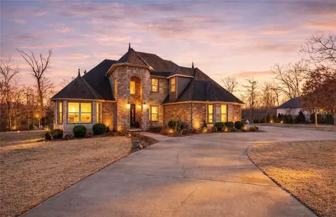 1476 Le Chesnay Dr, Centerton, AR 72719