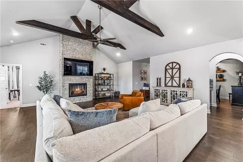 Living - 951 Silver Maple St, Centerton, AR 72719 photo 4 of 5