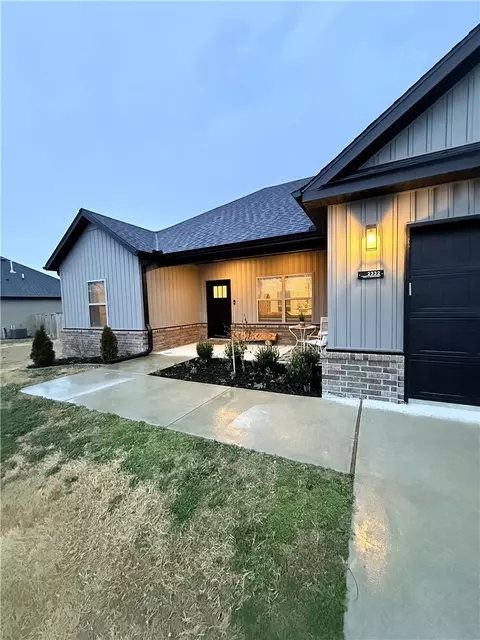 2332 John Montgomery Cir, Pea Ridge, AR 72751