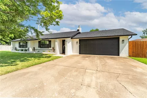 1906 SE Taylor St, Bentonville, AR 72712
