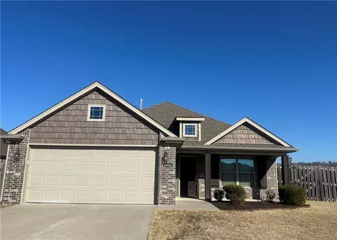 4526 Croft Dr, Fayetteville, AR 72704