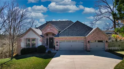 302 NW Shady Ln, Bentonville, AR 72712