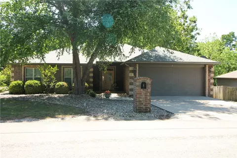 1 Lillian Ln, Bella Vista, AR 72715
