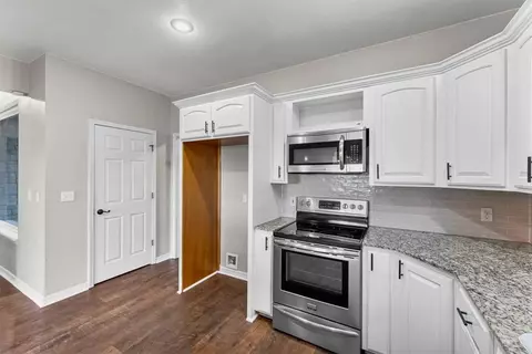 Kitchen - 22490 Derik Rd, Springdale, AR 72764 photo 1 of 2