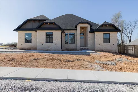 921 Greenhorn St, Bentonville, AR 72712