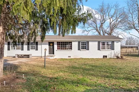 176 Carr Ct, Harrison, AR 72601