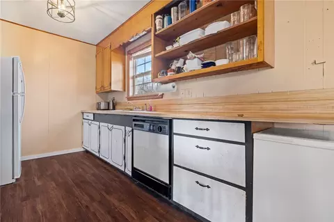 Kitchen - 176 Carr Ct, Harrison, AR 72601 photo 2 of 2