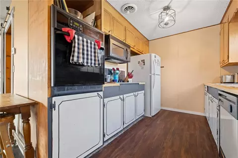 Kitchen - 176 Carr Ct, Harrison, AR 72601 photo 1 of 2
