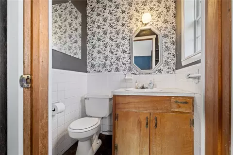Bath - 176 Carr Ct, Harrison, AR 72601 photo 1 of 3