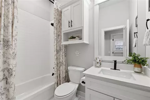 Bath - 1503 Pack Cv, Lowell, AR 72745 photo 4 of 5