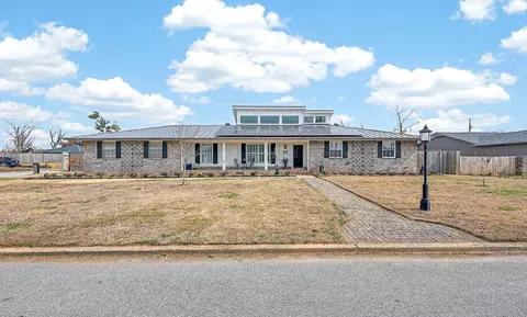 1001 S 19th St, Rogers, AR 72758